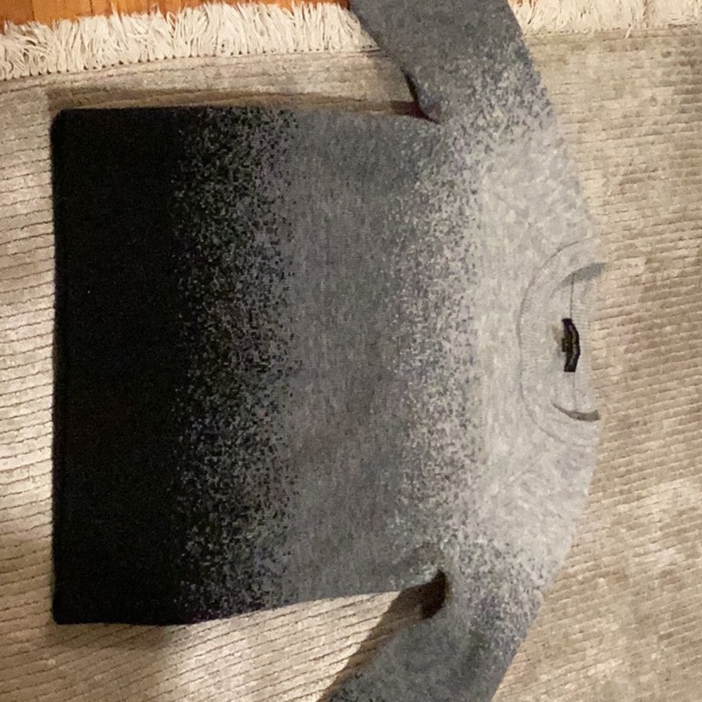 I’m selling a soft crewneck sweater